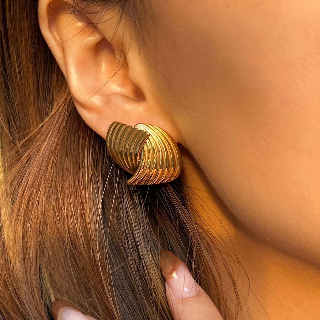 Close-up of the ribbed stud worn in the ear