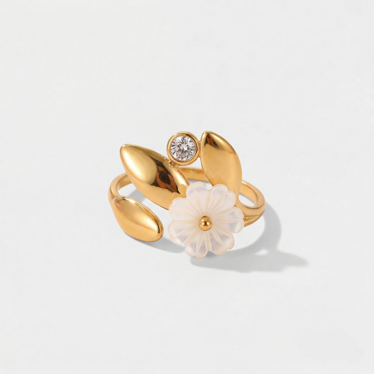 Close detail of the white blossom, the leaves and the crystal
